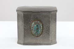 W a Perry an Arts & Crafts Hand Hammered Pewter Box with an Oval Turquoise Jewel - Thumbnail 2