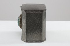 W a Perry an Arts & Crafts Hand Hammered Pewter Box with an Oval Turquoise Jewel - Thumbnail 3