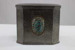 W a Perry an Arts & Crafts Hand Hammered Pewter Box with an Oval Turquoise Jewel - Thumbnail 8