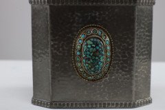 W a Perry an Arts & Crafts Hand Hammered Pewter Box with an Oval Turquoise Jewel - Thumbnail 9