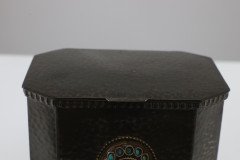 W a Perry an Arts & Crafts Hand Hammered Pewter Box with an Oval Turquoise Jewel - Thumbnail 10