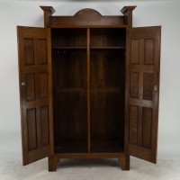 Shapland and Petter. A quality Glasgow style Arts and Crafts oak Hall cupboard - Thumbnail 2