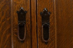 Shapland and Petter. A quality Glasgow style Arts and Crafts oak Hall cupboard - Thumbnail 6
