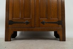 Shapland and Petter. A quality Glasgow style Arts and Crafts oak Hall cupboard - Thumbnail 9