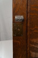 Shapland and Petter. A quality Glasgow style Arts and Crafts oak Hall cupboard - Thumbnail 15