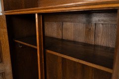 Shapland and Petter. A quality Glasgow style Arts and Crafts oak Hall cupboard - Thumbnail 16
