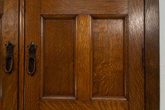Shapland and Petter. A quality Glasgow style Arts and Crafts oak Hall cupboard - Thumbnail 27