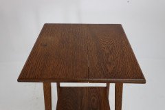 Waring and Gillow. a Good Quality Little Arts and Crafts Oak Side Table - Thumbnail 9