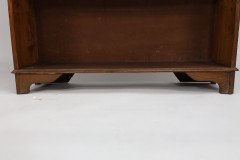 Wylie & Lochhead, attributed. An Arts & Crafts Oak Bookcase with Ying-Yang Detail to the Top & Adjustable Shelves - Thumbnail 11