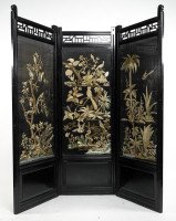 E. W. Godwin, attributed. An Anglo-Japanese Three-fold Screen with Birds Amidst Foliage - Thumbnail 2