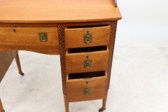 Waring and Gillow. an Arts and Crafts Bow Fronted Kneehole Twin Pedestal Desk - Thumbnail 19