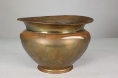 Margaret Gilmour School. A Glasgow-Style Brass Planter with Stylised Floral Detail - Thumbnail 3