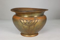 Margaret Gilmour School. A Glasgow-Style Brass Planter with Stylised Floral Detail - Thumbnail 4