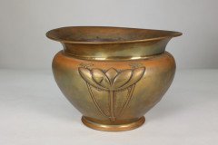 Margaret Gilmour School. A Glasgow-Style Brass Planter with Stylised Floral Detail - Thumbnail 5