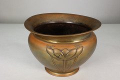 Margaret Gilmour School. A Glasgow-Style Brass Planter with Stylised Floral Detail - Thumbnail 7