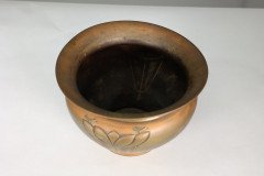 Margaret Gilmour School. A Glasgow-Style Brass Planter with Stylised Floral Detail - Thumbnail 8