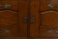 Liberty & Co., attributed. An English Arts & Crafts Oak Sideboard with Carved Decoration - Thumbnail 12