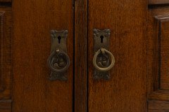 Liberty & Co., attributed. An English Arts & Crafts Oak Sideboard with Carved Decoration - Thumbnail 14