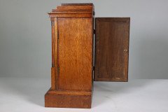 A Continental Arts & Crafts Oak Mantle Clock with Carved Stylised Glasgow Roses - Thumbnail 12