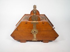 Dr. C. Dresser for Benham & Froud. An Aesthetic Movement Oak Coal Box with Brass Hinges - Thumbnail 3