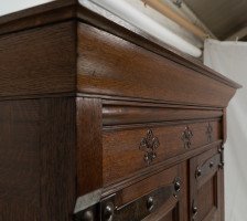 Arts & Crafts Oak Linen Press by Liberty and Co with Fleur De Lys carved details - Thumbnail 11