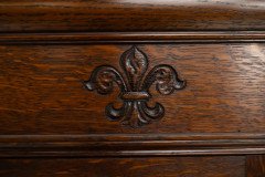 Arts & Crafts Oak Linen Press by Liberty and Co with Fleur De Lys carved details - Thumbnail 12