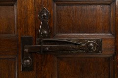 Arts & Crafts Oak Linen Press by Liberty and Co with Fleur De Lys carved details - Thumbnail 13