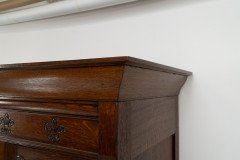 Arts & Crafts Oak Linen Press by Liberty and Co with Fleur De Lys carved details - Thumbnail 22