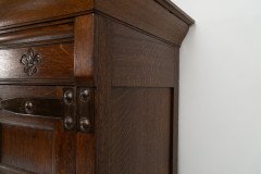 Arts & Crafts Oak Linen Press by Liberty and Co with Fleur De Lys carved details - Thumbnail 23
