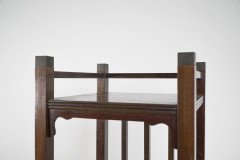 An Anglo-Japanese style mahogany side cabinet of slender form with brass sabots - Thumbnail 7
