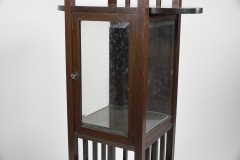An Anglo-Japanese style mahogany side cabinet of slender form with brass sabots - Thumbnail 11
