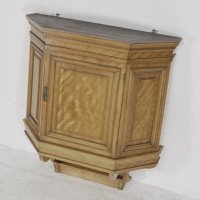 Collinson and Lock. an Aesthetic Movement Satin Walnut Breakfront Wall Cupboard - Thumbnail 2