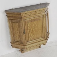 Collinson and Lock. an Aesthetic Movement Satin Walnut Breakfront Wall Cupboard - Thumbnail 3