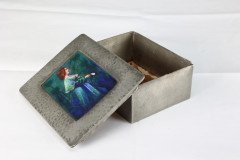 Liberty & Co., An Arts & Crafts Pewter Box with an Enamel Maiden to the Lid - Thumbnail 4