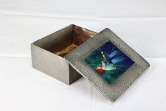 Liberty & Co., An Arts & Crafts Pewter Box with an Enamel Maiden to the Lid - Thumbnail 5
