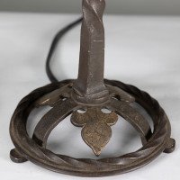Arts and Crafts Pair of Hand Wrought and Twisted Iron Table Lamps (c.1900) - Thumbnail 11