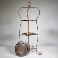 Arts and Crafts – Copper Cake Stand with Three Matching Plates, c.1910 - Thumbnail 5