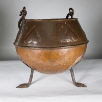 An Arts & Crafts Copper Coal Bucket with Stylized Heart Decoration - Thumbnail 5