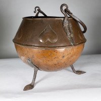 An Arts & Crafts Copper Coal Bucket with Stylized Heart Decoration - Thumbnail 7