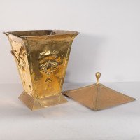 Birmingham Guild of Handicraft. An Arts & Crafts Brass Coal Bucket - Thumbnail 9