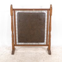 Albert Harrison Thirsk, attributed. A Carved & Adzed Oak Fire Screen with Leather Panel - Thumbnail 15
