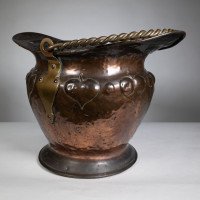 Arts & Crafts Copper Coal Bucket W. Repousse Leaf Decoration & Rope Twist Handle - Thumbnail 2