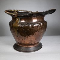 Arts & Crafts Copper Coal Bucket W. Repousse Leaf Decoration & Rope Twist Handle - Thumbnail 3