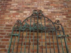 An Exceptional Period Pair of Arts & Crafts Hand-hammered & Wrought Iron Gates - Thumbnail 2