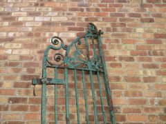 An Exceptional Period Pair of Arts & Crafts Hand-hammered & Wrought Iron Gates - Thumbnail 3