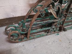 An Exceptional Period Pair of Arts & Crafts Hand-hammered & Wrought Iron Gates - Thumbnail 9