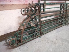 An Exceptional Period Pair of Arts & Crafts Hand-hammered & Wrought Iron Gates - Thumbnail 10