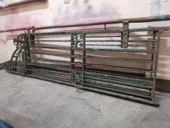 An Exceptional Period Pair of Arts & Crafts Hand-hammered & Wrought Iron Gates - Thumbnail 17