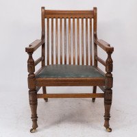 James Peddle, attributed. An Aesthetic Movement Oak Armchair with Serpentine Shaped Back - Thumbnail 2