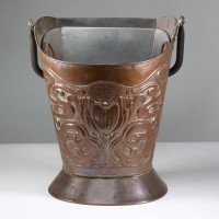 Townshend's Birmingham (stamped). An Impressive Arts & Crafts Copper Coal Bucket - Thumbnail 2